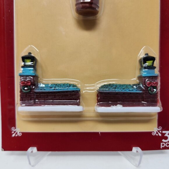 2019 Cobblestone Corners Christmas Miniature Collection 3 piece (8) - Picture 3 of 8